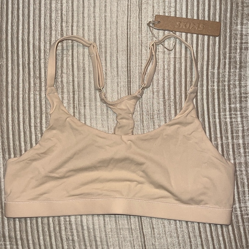Skims sports bra size A cup with tags 🏷️